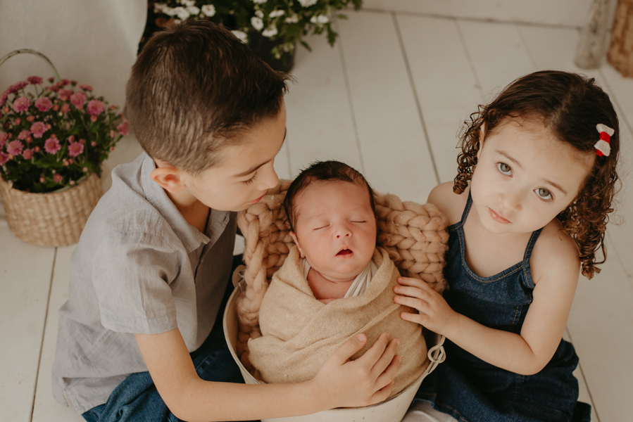 sessao newborn; newborn; campo grande; fotos fran duailibi; mae de menina; pai de menina; newborn girl; mudo rosa; ensaio newborn; fotos de recem nascido campo grande; fotografo em campo grande; fotos de bebe; bebe com mamae; bebe com familia