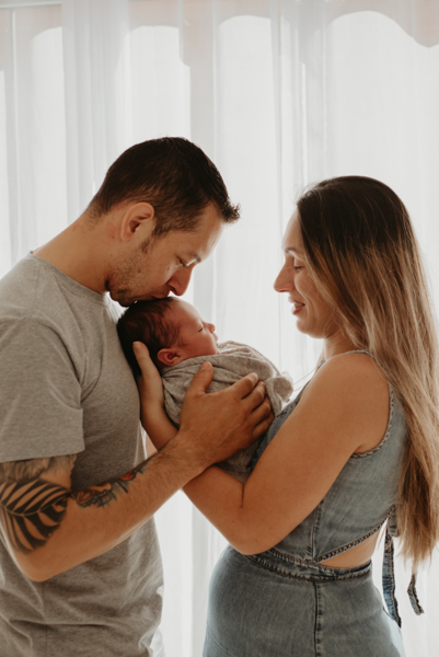 sessao newborn; newborn; campo grande; fotos fran duailibi; mae de menina; pai de menina; newborn girl; mudo rosa; ensaio newborn; fotos de recem nascido campo grande; fotografo em campo grande; fotos de bebe; bebe com mamae; bebe com familia