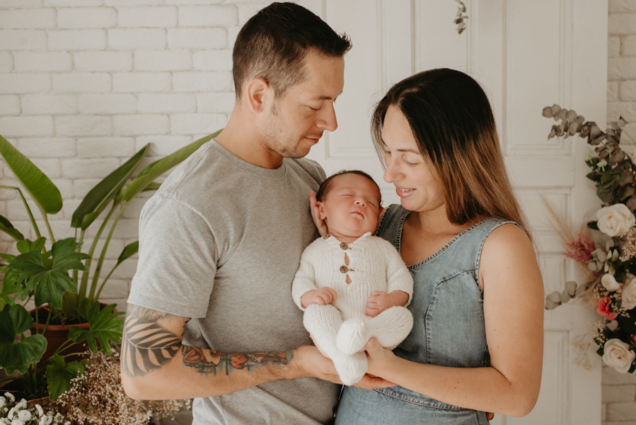 sessao newborn; newborn; campo grande; fotos fran duailibi; mae de menina; pai de menina; newborn girl; mudo rosa; ensaio newborn; fotos de recem nascido campo grande; fotografo em campo grande; fotos de bebe; bebe com mamae; bebe com familia