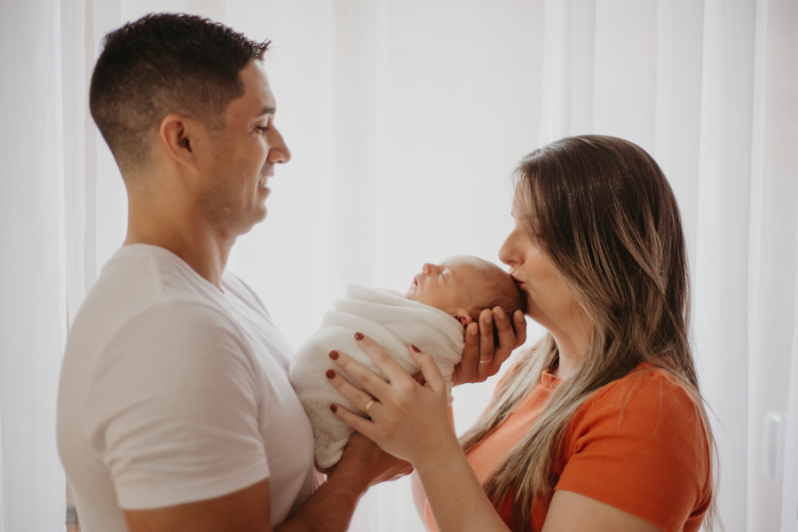 sessao newborn; newborn; campo grande; fotos fran duailibi; mae de menina; mae de menino; pai de menina; pai de menino newborn; ensaio newborn; fotos de recem nascido campo grande; fotografo em campo grande; fotos de bebe; bebe com mamae; bebe com familia