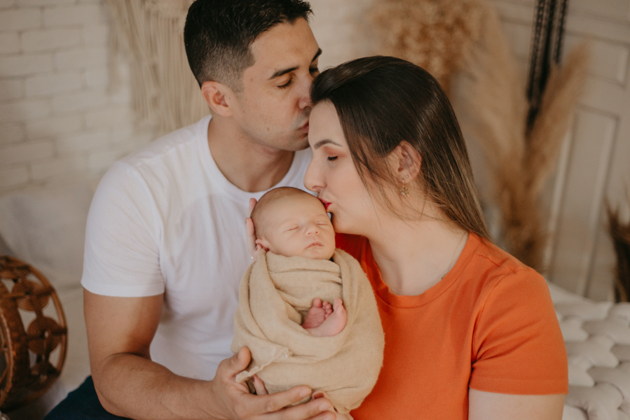 sessao newborn; newborn; campo grande; fotos fran duailibi; mae de menina; mae de menino; pai de menina; pai de menino newborn; ensaio newborn; fotos de recem nascido campo grande; fotografo em campo grande; fotos de bebe; bebe com mamae; bebe com familia