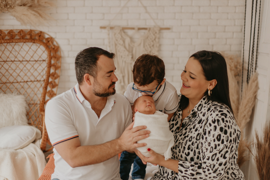 sessao newborn; newborn; campo grande; fotos fran duailibi; mae de menina; mae de menino; pai de menina; pai de menino newborn; ensaio newborn; fotos de recem nascido campo grande; fotografo em campo grande; fotos de bebe; bebe com mamae; bebe com familia