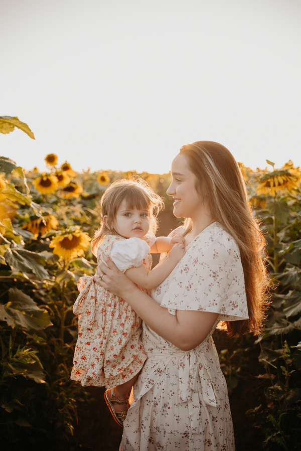 ensaio familia 2 aninhos, ensaio familia no girassol,  fotos de familia no girassol., campo de girasol em campo grande, ensaio bebe 2 aninhos no girassol, fotografo em campo grande; fotos de familia em campo grande; ensaio de gravida em campo grande