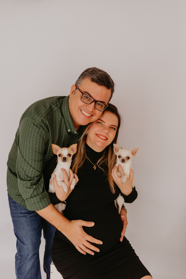 ensaio de gestante; fotos de gravida estudio ; estudio de fotos em campo grande; fotos fran duailibi; fotografa campo grande; fotografo de gestante; ensaio gravida; ensaio criativo gestante; fotos de gravida; gestante com pet; ensaio gravida com cachorro