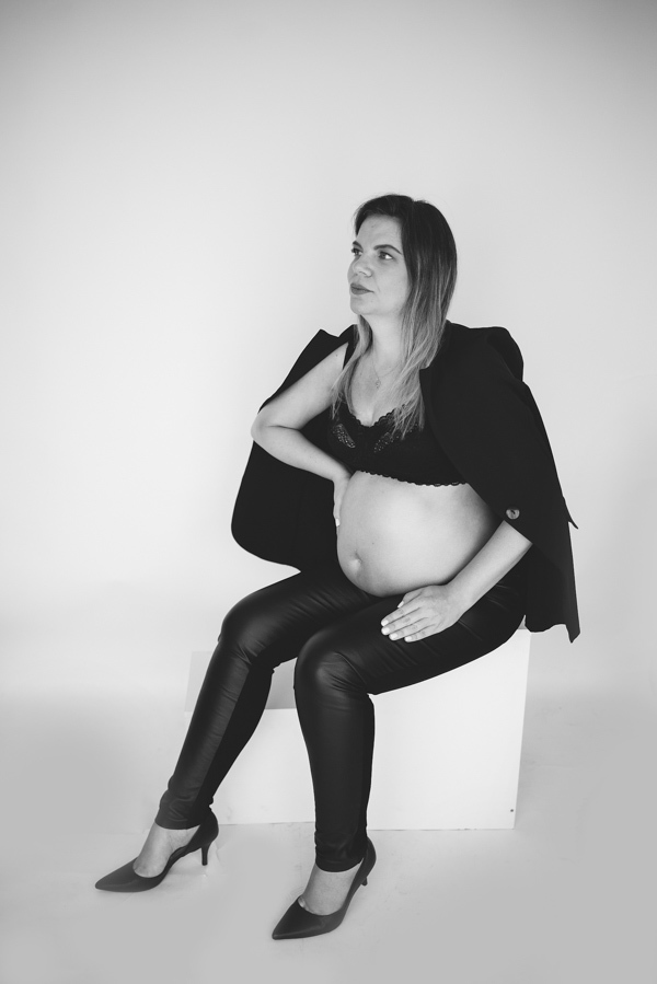 ensaio de gestante; fotos de gravida estudio ; estudio de fotos em campo grande; fotos fran duailibi; fotografa campo grande; fotografo de gestante; ensaio gravida; ensaio criativo gestante; fotos de gravida; gestante com pet; ensaio gravida com cachorro