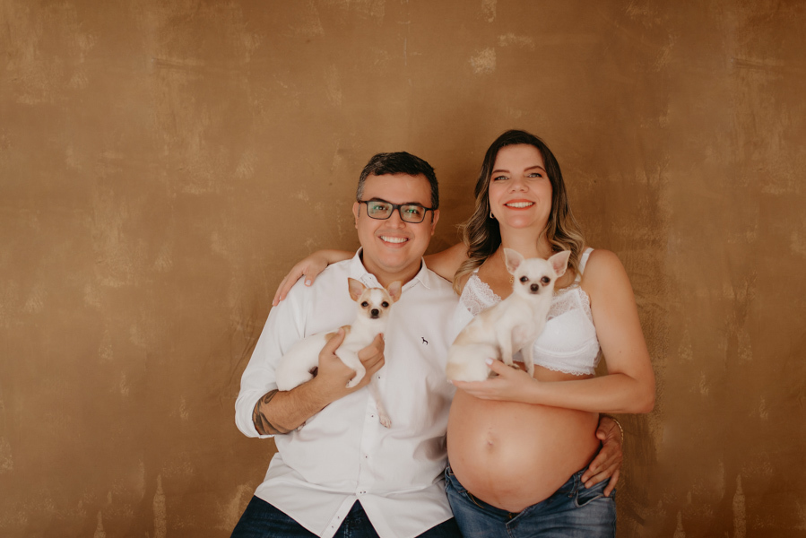ensaio de gestante; fotos de gravida estudio ; estudio de fotos em campo grande; fotos fran duailibi; fotografa campo grande; fotografo de gestante; ensaio gravida; ensaio criativo gestante; fotos de gravida; gestante com pet; ensaio gravida com cachorro