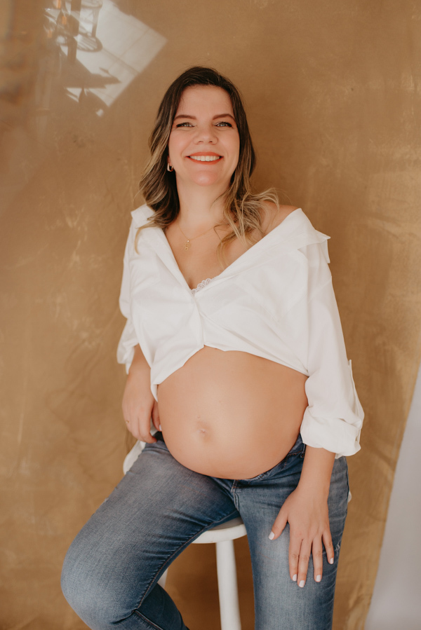 ensaio de gestante; fotos de gravida estudio ; estudio de fotos em campo grande; fotos fran duailibi; fotografa campo grande; fotografo de gestante; ensaio gravida; ensaio criativo gestante; fotos de gravida; gestante com pet; ensaio gravida com cachorro