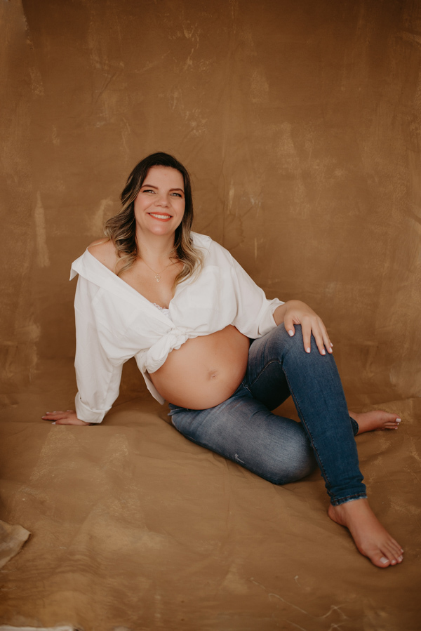 ensaio de gestante; fotos de gravida estudio ; estudio de fotos em campo grande; fotos fran duailibi; fotografa campo grande; fotografo de gestante; ensaio gravida; ensaio criativo gestante; fotos de gravida; gestante com pet; ensaio gravida com cachorro