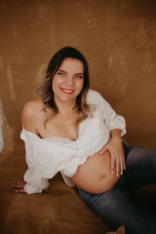 ensaio de gestante; fotos de gravida estudio ; estudio de fotos em campo grande; fotos fran duailibi; fotografa campo grande; fotografo de gestante; ensaio gravida; ensaio criativo gestante; fotos de gravida; gestante com pet; ensaio gravida com cachorro