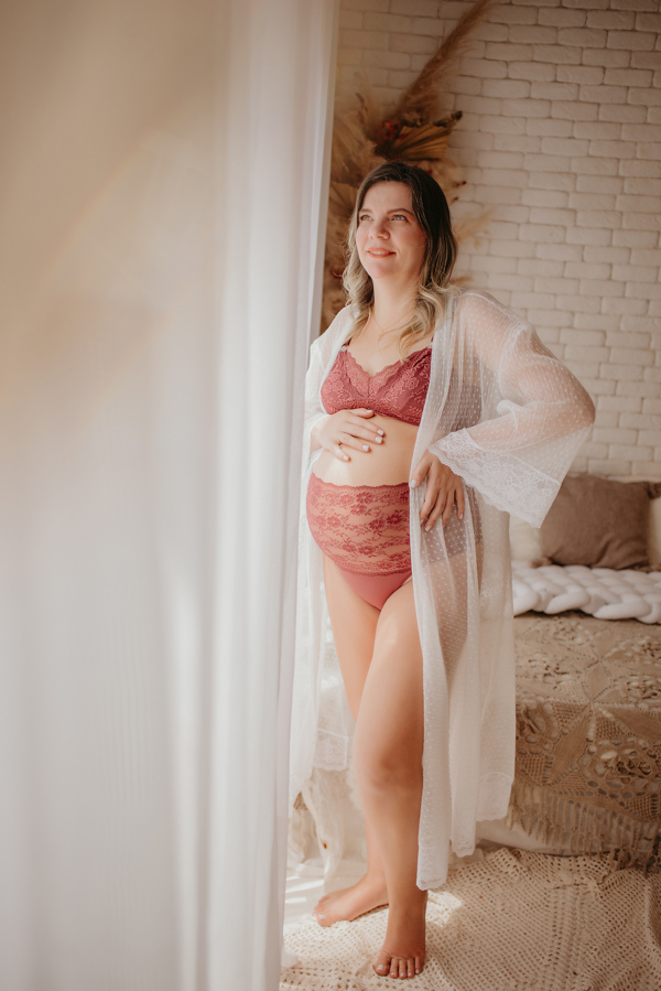 ensaio de gestante; fotos de gravida estudio ; estudio de fotos em campo grande; fotos fran duailibi; fotografa campo grande; fotografo de gestante; ensaio gravida; ensaio criativo gestante; fotos de gravida; gestante com pet; ensaio gravida com cachorro