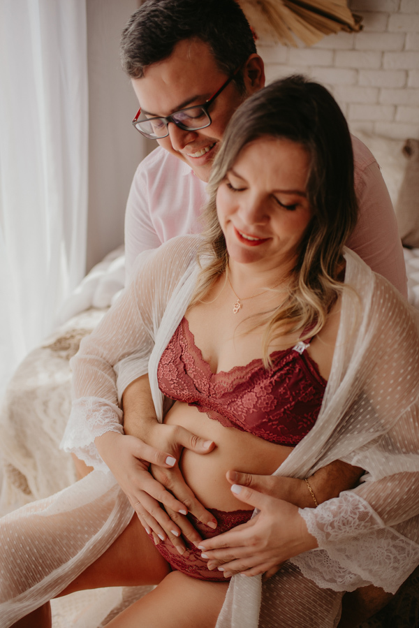 ensaio de gestante; fotos de gravida estudio ; estudio de fotos em campo grande; fotos fran duailibi; fotografa campo grande; fotografo de gestante; ensaio gravida; ensaio criativo gestante; fotos de gravida; gestante com pet; ensaio gravida com cachorro