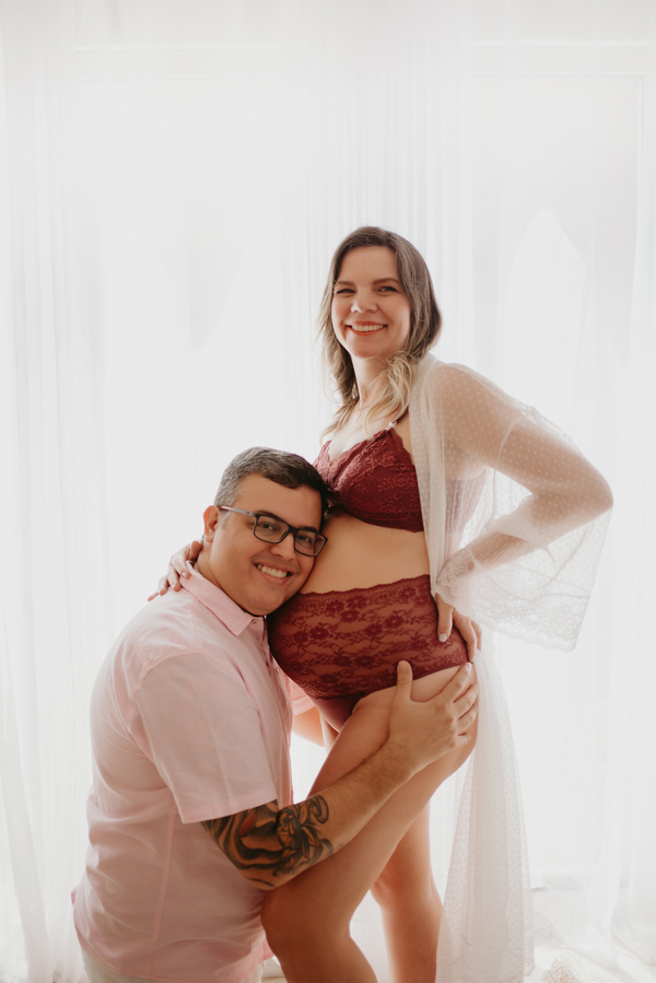 ensaio de gestante; fotos de gravida estudio ; estudio de fotos em campo grande; fotos fran duailibi; fotografa campo grande; fotografo de gestante; ensaio gravida; ensaio criativo gestante; fotos de gravida; gestante com pet; ensaio gravida com cachorro