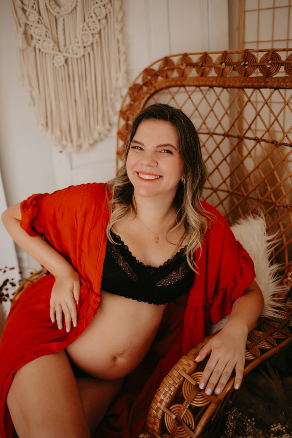 ensaio de gestante; fotos de gravida estudio ; estudio de fotos em campo grande; fotos fran duailibi; fotografa campo grande; fotografo de gestante; ensaio gravida; ensaio criativo gestante; fotos de gravida; gestante com pet; ensaio gravida com cachorro