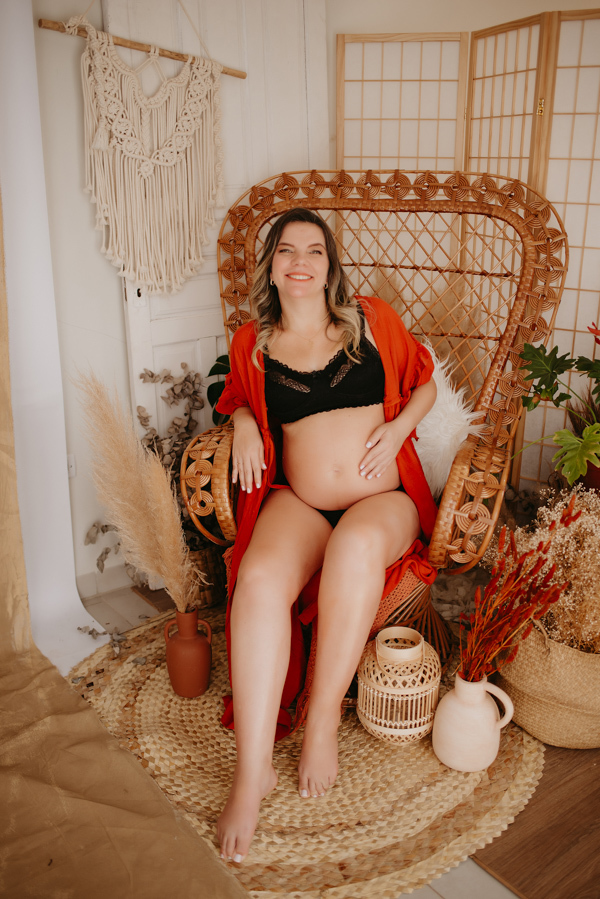 ensaio de gestante; fotos de gravida estudio ; estudio de fotos em campo grande; fotos fran duailibi; fotografa campo grande; fotografo de gestante; ensaio gravida; ensaio criativo gestante; fotos de gravida; gestante com pet; ensaio gravida com cachorro