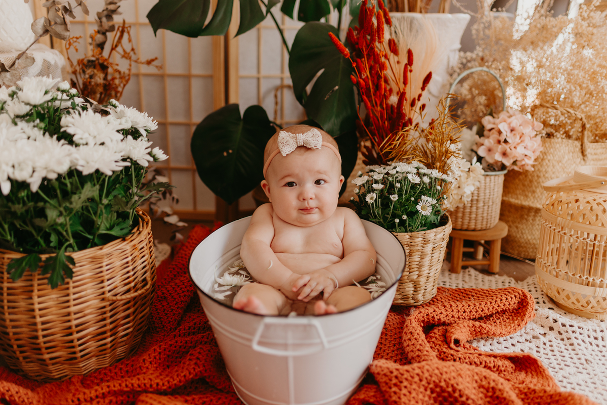 ensaio bebe menina 9 meses no estudio, estilo boho, ensaio melancia

fotos em familia no estudio

ensaio bebe na agua

agua com morango, bebe na bacia

agua banquinha