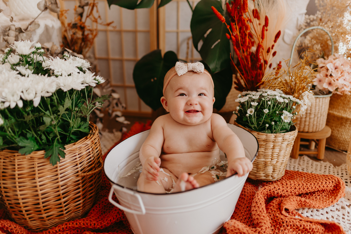 ensaio bebe menina 9 meses no estudio, estilo boho, ensaio melancia

fotos em familia no estudio

ensaio bebe na agua

agua com morango, bebe na bacia

agua banquinha