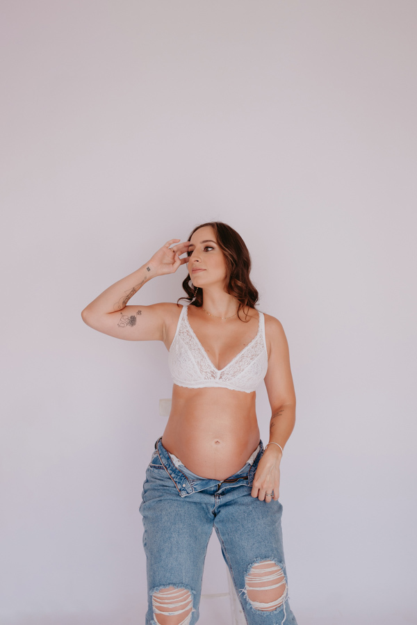 ensaio de gestante; fotos de gravida estudio ; estudio de fotos em campo grande; fotos fran duailibi; fotografa campo grande; fotografo de gestante; ensaio gravida; ensaio criativo gestante; fotos de gravida; gestante com pet; ensaio gravida com cachorro