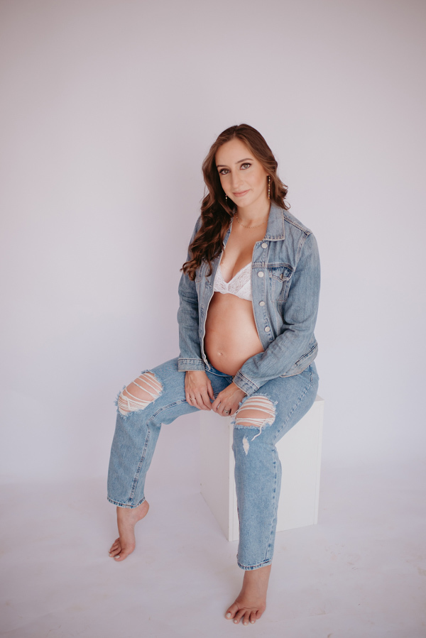 ensaio de gestante; fotos de gravida estudio ; estudio de fotos em campo grande; fotos fran duailibi; fotografa campo grande; fotografo de gestante; ensaio gravida; ensaio criativo gestante; fotos de gravida; gestante com pet; ensaio gravida com cachorro