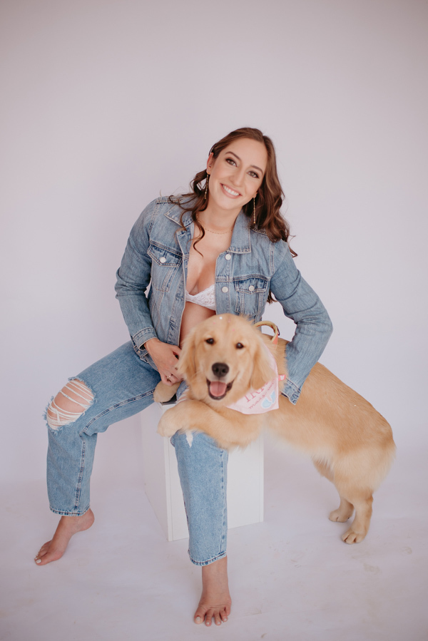 ensaio de gestante; fotos de gravida estudio ; estudio de fotos em campo grande; fotos fran duailibi; fotografa campo grande; fotografo de gestante; ensaio gravida; ensaio criativo gestante; fotos de gravida; gestante com pet; ensaio gravida com cachorro