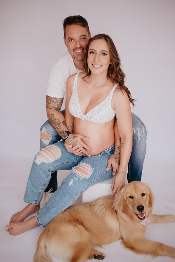 ensaio de gestante; fotos de gravida estudio ; estudio de fotos em campo grande; fotos fran duailibi; fotografa campo grande; fotografo de gestante; ensaio gravida; ensaio criativo gestante; fotos de gravida; gestante com pet; ensaio gravida com cachorro