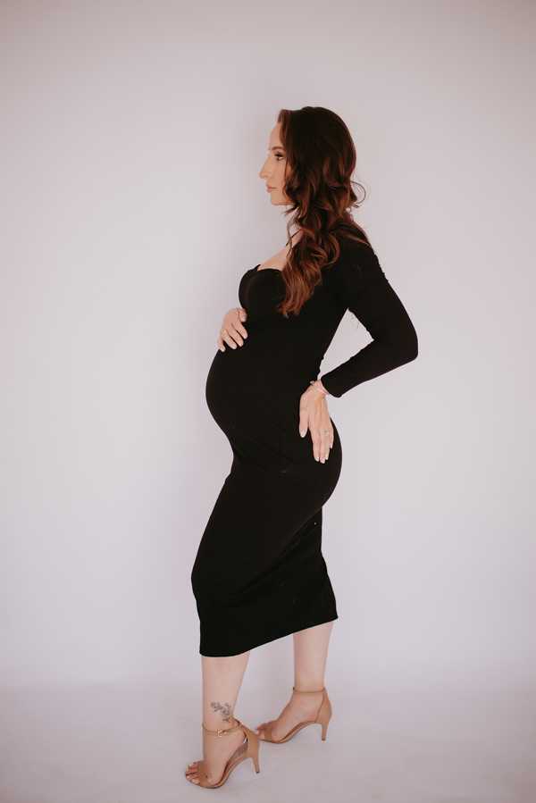 ensaio de gestante; fotos de gravida estudio ; estudio de fotos em campo grande; fotos fran duailibi; fotografa campo grande; fotografo de gestante; ensaio gravida; ensaio criativo gestante; fotos de gravida; gestante com pet; ensaio gravida com cachorro