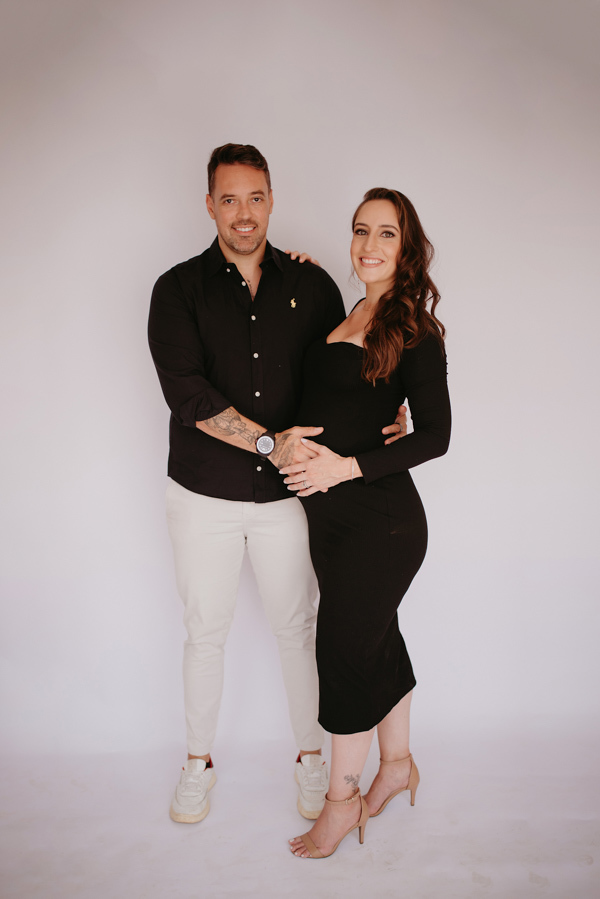 ensaio de gestante; fotos de gravida estudio ; estudio de fotos em campo grande; fotos fran duailibi; fotografa campo grande; fotografo de gestante; ensaio gravida; ensaio criativo gestante; fotos de gravida; gestante com pet; ensaio gravida com cachorro