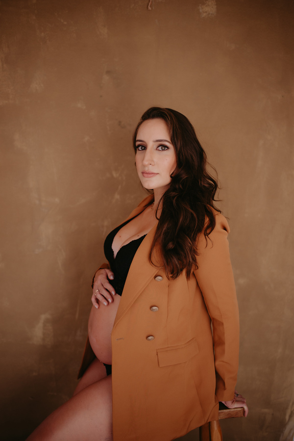 ensaio de gestante; fotos de gravida estudio ; estudio de fotos em campo grande; fotos fran duailibi; fotografa campo grande; fotografo de gestante; ensaio gravida; ensaio criativo gestante; fotos de gravida; gestante com pet; ensaio gravida com cachorro