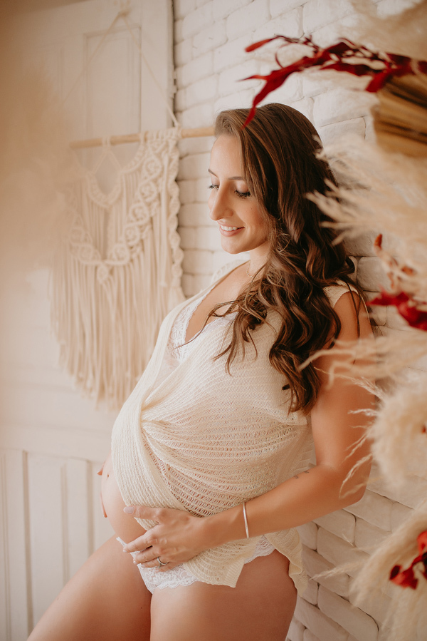 ensaio de gestante; fotos de gravida estudio ; estudio de fotos em campo grande; fotos fran duailibi; fotografa campo grande; fotografo de gestante; ensaio gravida; ensaio criativo gestante; fotos de gravida; gestante com pet; ensaio gravida com cachorro