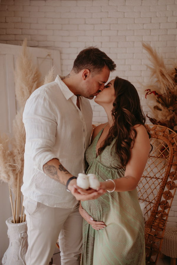 ensaio de gestante; fotos de gravida estudio ; estudio de fotos em campo grande; fotos fran duailibi; fotografa campo grande; fotografo de gestante; ensaio gravida; ensaio criativo gestante; fotos de gravida; gestante com pet; ensaio gravida com cachorro