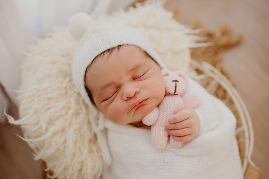 sessao newborn; newborn; campo grande; fotos fran duailibi; mae de menina; mae de menino; pai de menina; pai de menino newborn; ensaio newborn; fotos de recem nascido campo grande; fotografo em campo grande; recem nascido, newborn com cachorro, golden bb