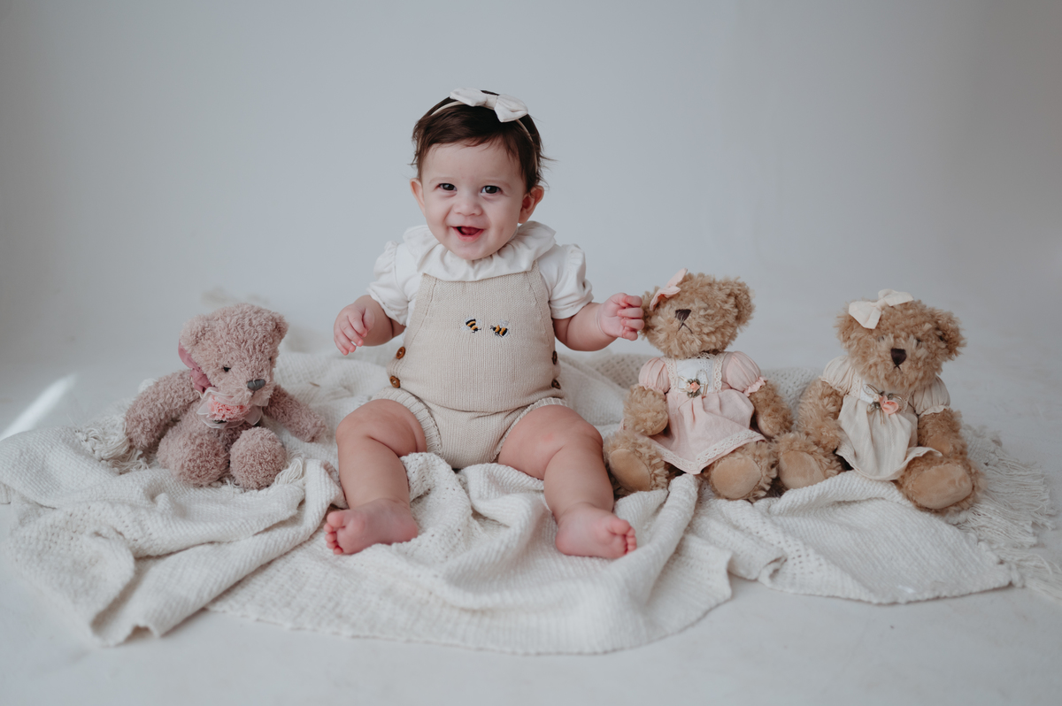 ensaio bebe menina 6 meses no estudio, estilo boho, ensaio pinterest; fotos em familia no estudio; estudio em campo grande; bebe menina; ensaio de criança; franciele duailibi fotografia; ensaio ursinhos