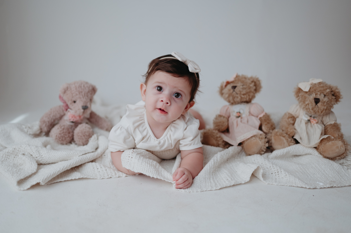 ensaio bebe menina 6 meses no estudio, estilo boho, ensaio pinterest; fotos em familia no estudio; estudio em campo grande; bebe menina; ensaio de criança; franciele duailibi fotografia; ensaio ursinhos