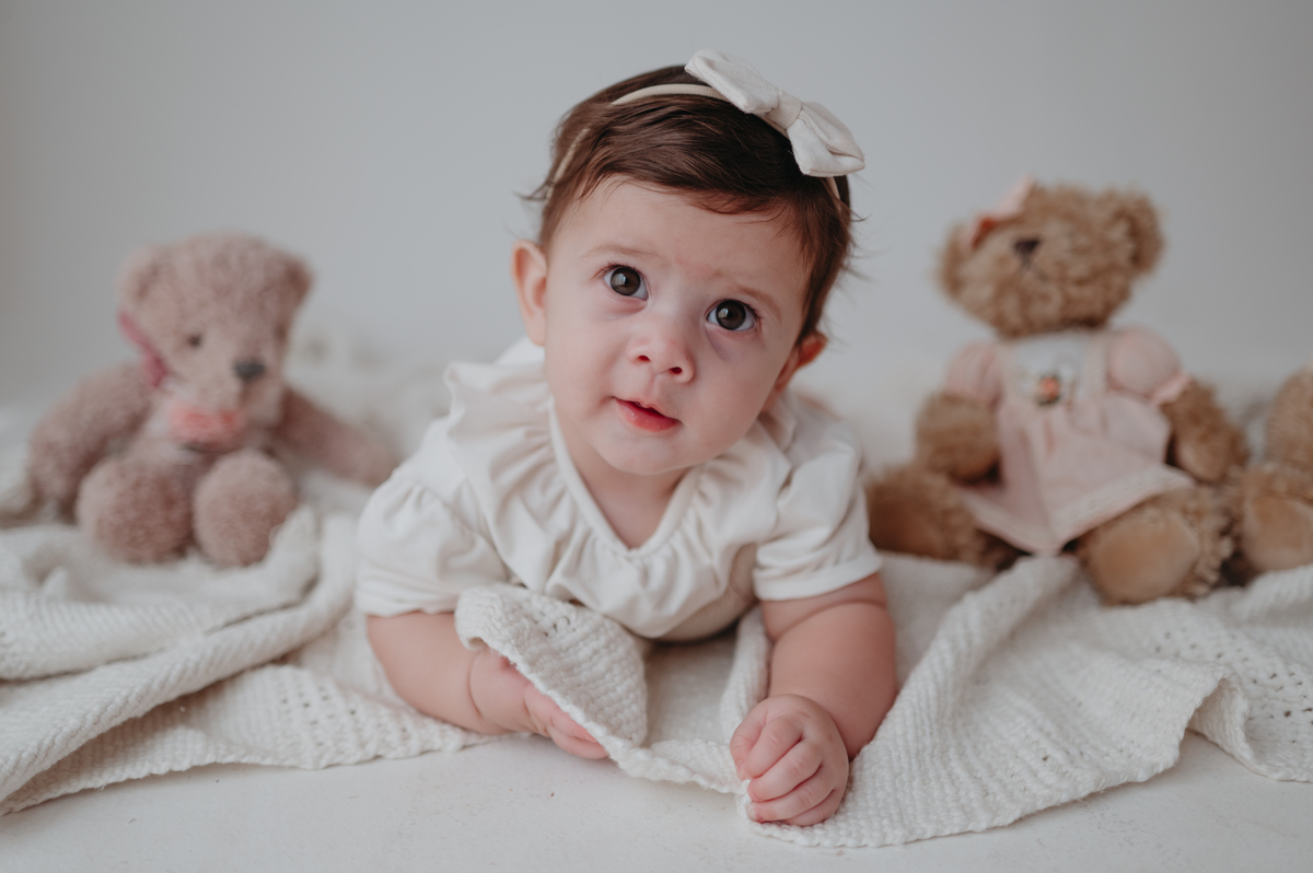 ensaio bebe menina 6 meses no estudio, estilo boho, ensaio pinterest; fotos em familia no estudio; estudio em campo grande; bebe menina; ensaio de criança; franciele duailibi fotografia; ensaio ursinhos