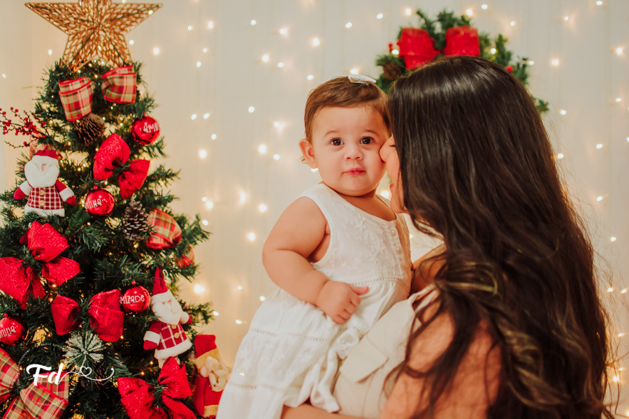 sessao de natal; ensaio de natal; sessão de natal campo grande ; mini sessao; fotos de natal; mini sessao natalina ; campo grande; fotografa em campo grande; sessao no estudio de natal ; franciele duailibi photography; cenario de natal; foto de bebe; 
