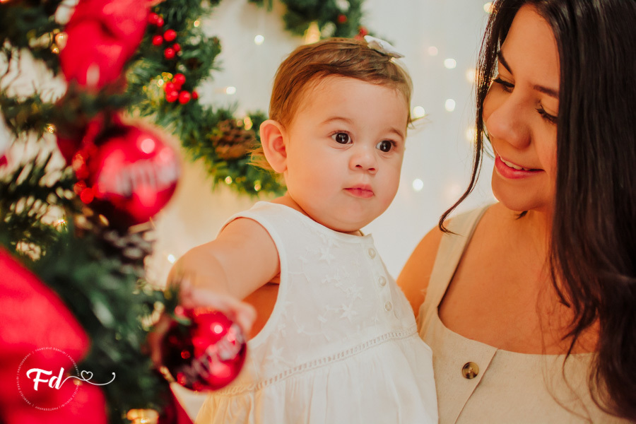 sessao de natal; ensaio de natal; sessão de natal campo grande ; mini sessao; fotos de natal; mini sessao natalina ; campo grande; fotografa em campo grande; sessao no estudio de natal ; franciele duailibi photography; cenario de natal; foto de bebe; 