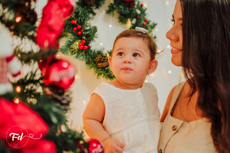 sessao de natal; ensaio de natal; sessão de natal campo grande ; mini sessao; fotos de natal; mini sessao natalina ; campo grande; fotografa em campo grande; sessao no estudio de natal ; franciele duailibi photography; cenario de natal; foto de bebe; 