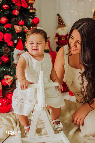 sessao de natal; ensaio de natal; sessão de natal campo grande ; mini sessao; fotos de natal; mini sessao natalina ; campo grande; fotografa em campo grande; sessao no estudio de natal ; franciele duailibi photography; cenario de natal; foto de bebe; 
