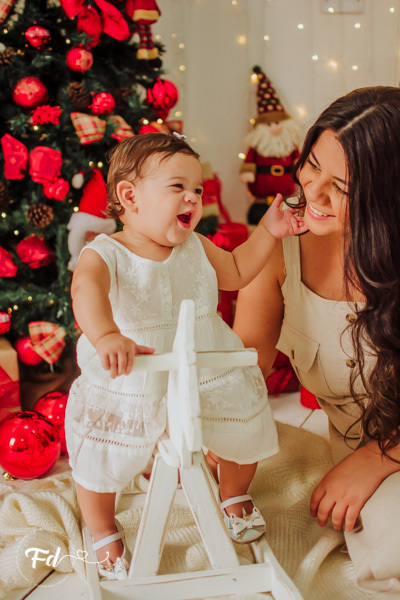 sessao de natal; ensaio de natal; sessão de natal campo grande ; mini sessao; fotos de natal; mini sessao natalina ; campo grande; fotografa em campo grande; sessao no estudio de natal ; franciele duailibi photography; cenario de natal; foto de bebe; 