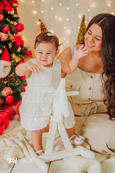 sessao de natal; ensaio de natal; sessão de natal campo grande ; mini sessao; fotos de natal; mini sessao natalina ; campo grande; fotografa em campo grande; sessao no estudio de natal ; franciele duailibi photography; cenario de natal; foto de bebe; 