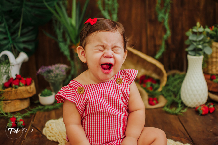 ensaio de bebe; acompanhamento de bebe campo grande; fotografa em campo grande; campo grande; ms; ensaio frutinha; fotos de bebe moranguinho; fotos de acompanhamento; ensaio fotografico; fotos no estudio; ensaio com frutinha; ideias para ensaios de acompa