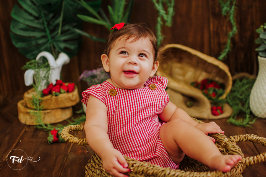 ensaio de bebe; acompanhamento de bebe campo grande; fotografa em campo grande; campo grande; ms; ensaio frutinha; fotos de bebe moranguinho; fotos de acompanhamento; ensaio fotografico; fotos no estudio; ensaio com frutinha; ideias para ensaios de acompa