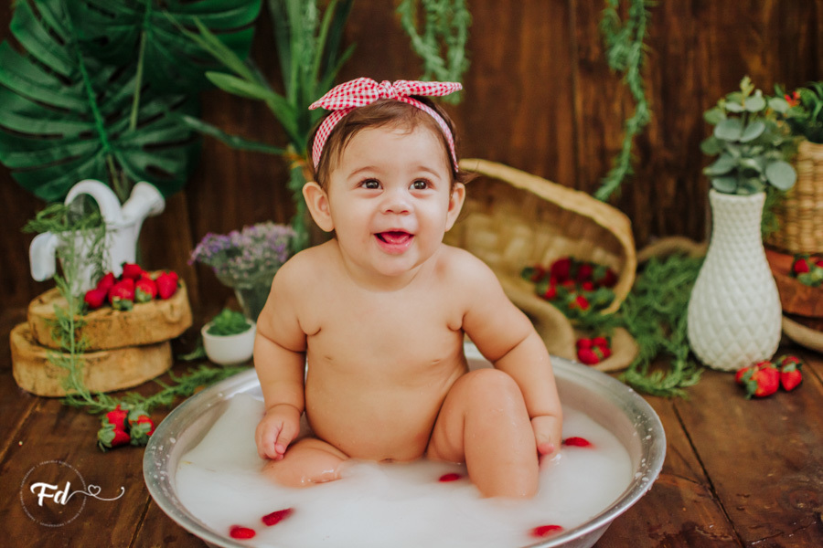 ensaio de bebe; acompanhamento de bebe campo grande; fotografa em campo grande; campo grande; ms; ensaio frutinha; fotos de bebe moranguinho; fotos de acompanhamento; ensaio fotografico; fotos no estudio; ensaio com frutinha; ideias para ensaios de acompa