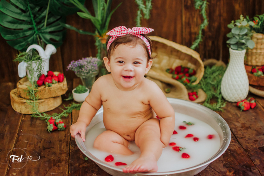 ensaio de bebe; acompanhamento de bebe campo grande; fotografa em campo grande; campo grande; ms; ensaio frutinha; fotos de bebe moranguinho; fotos de acompanhamento; ensaio fotografico; fotos no estudio; ensaio com frutinha; ideias para ensaios de acompa