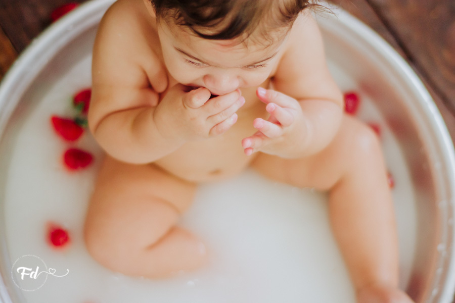 ensaio de bebe; acompanhamento de bebe campo grande; fotografa em campo grande; campo grande; ms; ensaio frutinha; fotos de bebe moranguinho; fotos de acompanhamento; ensaio fotografico; fotos no estudio; ensaio com frutinha; ideias para ensaios de acompa