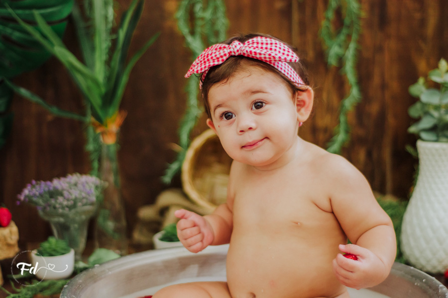ensaio de bebe; acompanhamento de bebe campo grande; fotografa em campo grande; campo grande; ms; ensaio frutinha; fotos de bebe moranguinho; fotos de acompanhamento; ensaio fotografico; fotos no estudio; ensaio com frutinha; ideias para ensaios de acompa