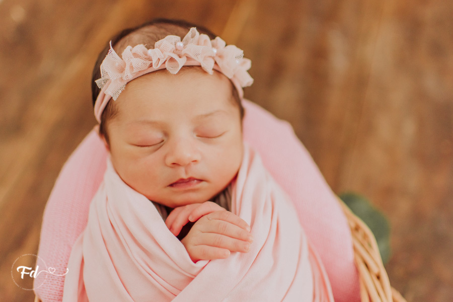  sessao newborn; newborn; campo grande; baby boy; fotos fran duailibi; mae de menina; pai de menina; newborn girl; mudo rosa; ensaio newborn; fotos de recem nascido campo grande; fotografo em campo grande; fotos de bebe; bebe com mamae; bebe com familia