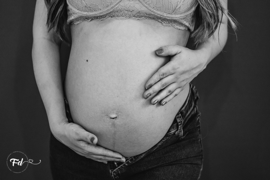 ensaio de gestante; fotos de gravida em estudio; estudio de fotos em campo grande; fotos fran duailibi; fotografa campo grande; fotografo de gestante; ensaio com chapeu; ensaio criativo gestante; fotos de gravida; maternidade; ensaio sozinha de gestante; 