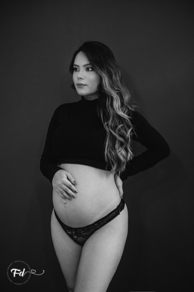 ensaio de gestante; fotos de gravida em estudio; estudio de fotos em campo grande; fotos fran duailibi; fotografa campo grande; fotografo de gestante; ensaio com chapeu; ensaio criativo gestante; fotos de gravida; maternidade; ensaio sozinha de gestante; 