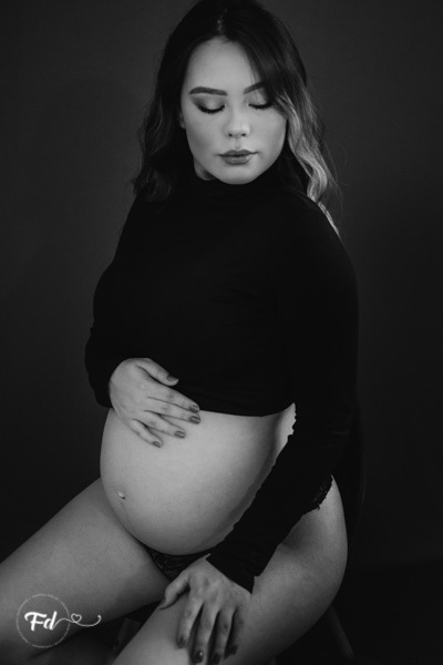 ensaio de gestante; fotos de gravida em estudio; estudio de fotos em campo grande; fotos fran duailibi; fotografa campo grande; fotografo de gestante; ensaio com chapeu; ensaio criativo gestante; fotos de gravida; maternidade; ensaio sozinha de gestante; 