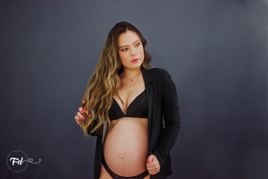 ensaio de gestante; fotos de gravida em estudio; estudio de fotos em campo grande; fotos fran duailibi; fotografa campo grande; fotografo de gestante; ensaio com chapeu; ensaio criativo gestante; fotos de gravida; maternidade; ensaio sozinha de gestante; 